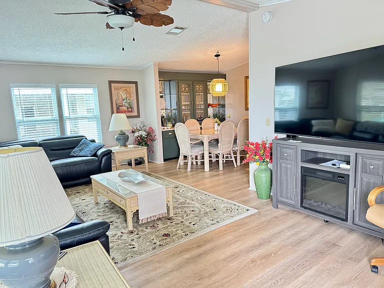 706 Oleander Cir — Photo 10