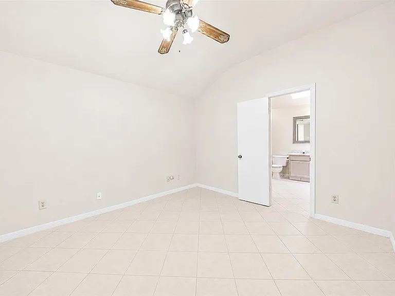 7518 Alcomita Dr — Photo 9