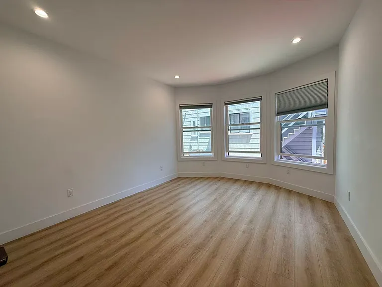 710 16th Ave — Photo 16