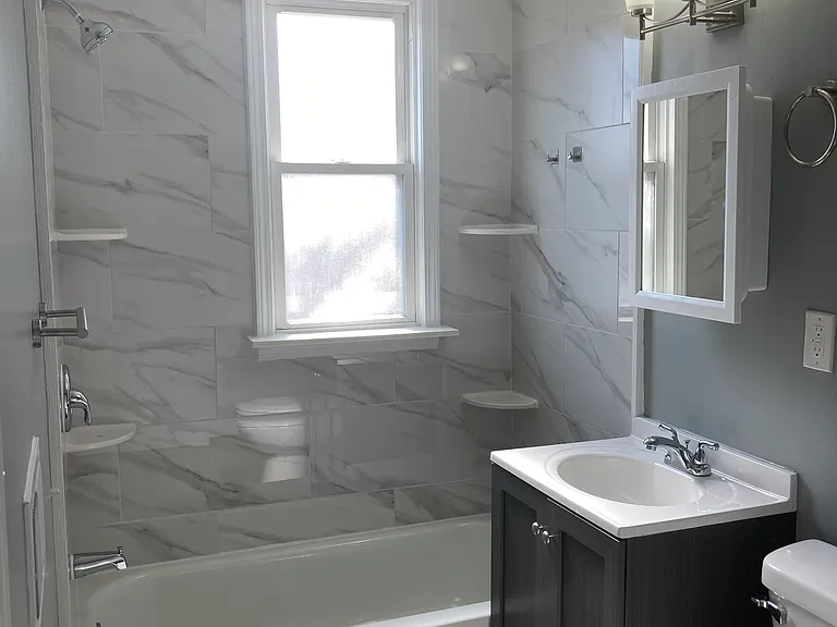 8 N Indiana Ave — Photo 24
