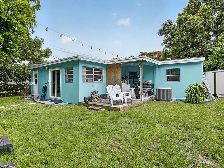 6238 Hayes St — Photo 38