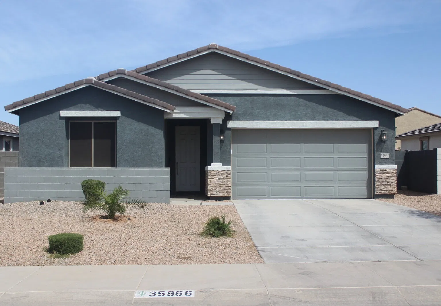 3 bed, 2.5 bath, 1983 sqft, $2,200 — Photo 2