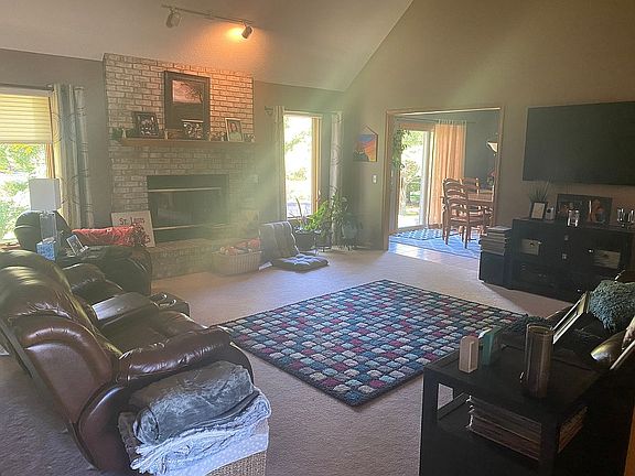 4th image of 585 Westberry Ln