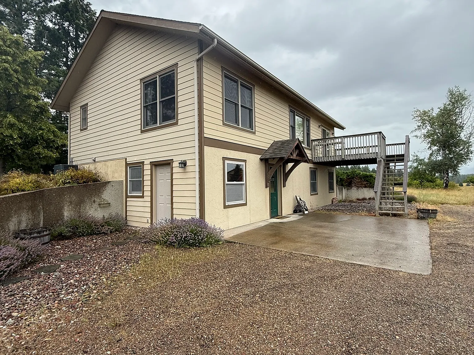 3 bed, 2464 sqft, $2,900 — Photo 2