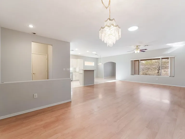 2571 Thatcher Ave — Photo 38