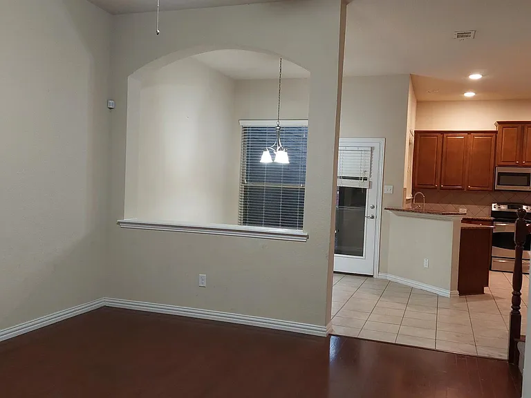 1943 Longmeadow Hill Dr — Photo 4