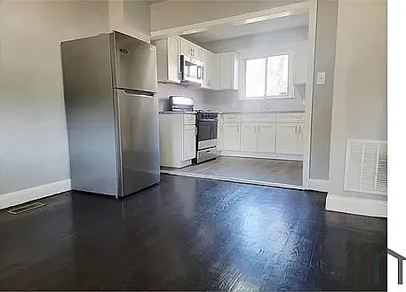 700 E Cold Spring Ln — Photo 6