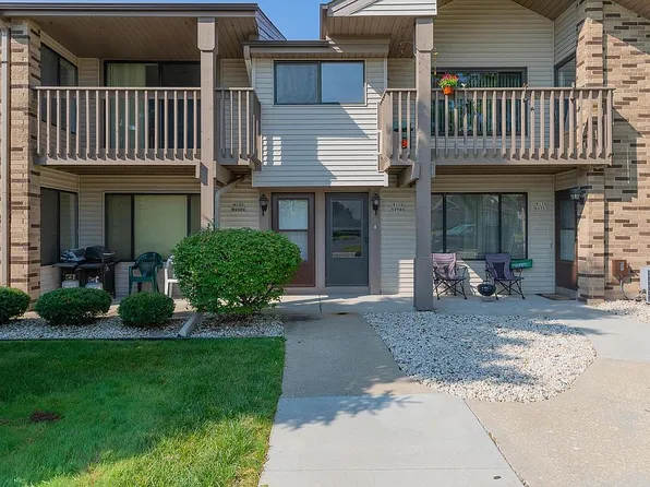 W176N9759 Rivercrest Dr, Germantown, WI 53022