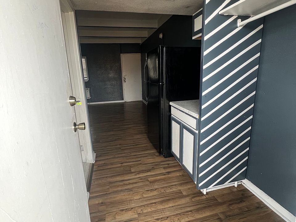 1st image of 605 N Gray St #220
