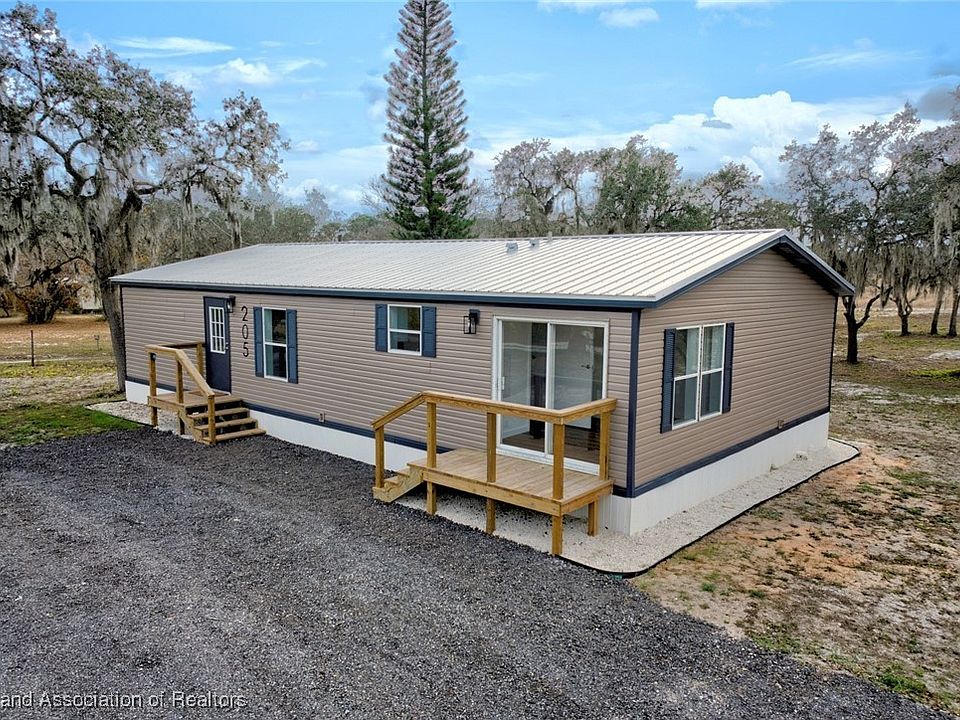 1st image of 205 Oakwood Ln