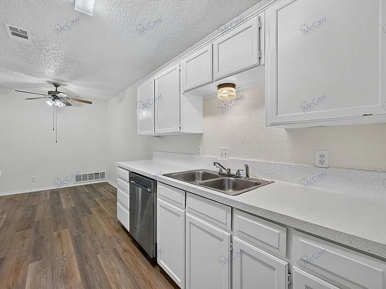6706 S Creek Dr — Photo 10
