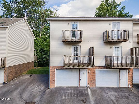 4th image of 2305 Greenwood Dr Unit 21