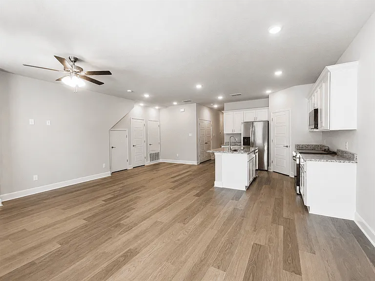 7142 Magnolia Crk #101 — Photo 5