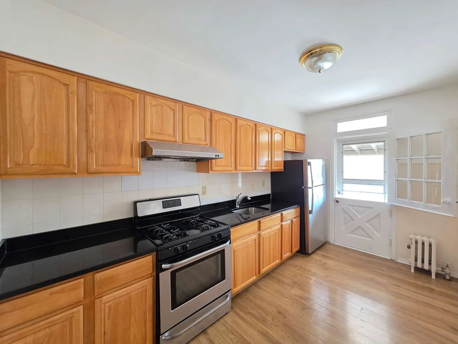 3 bed, 920 sqft, $2,800 — Photo 1