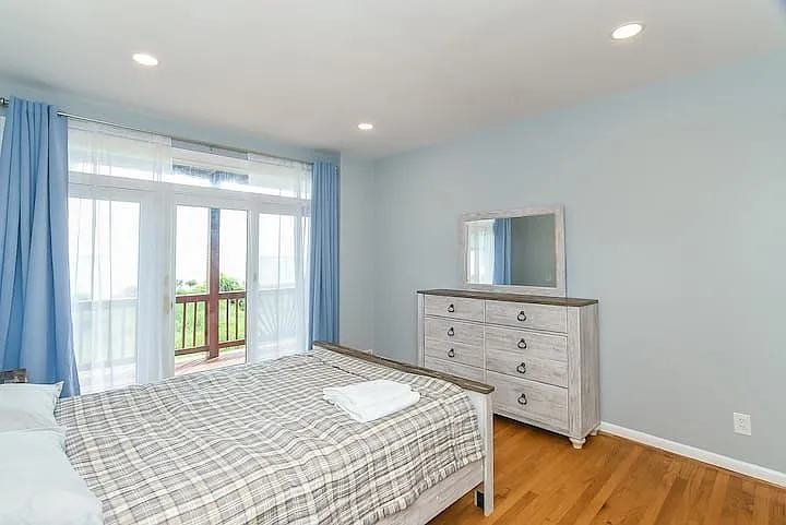 919 Bryant Ave — Photo 29