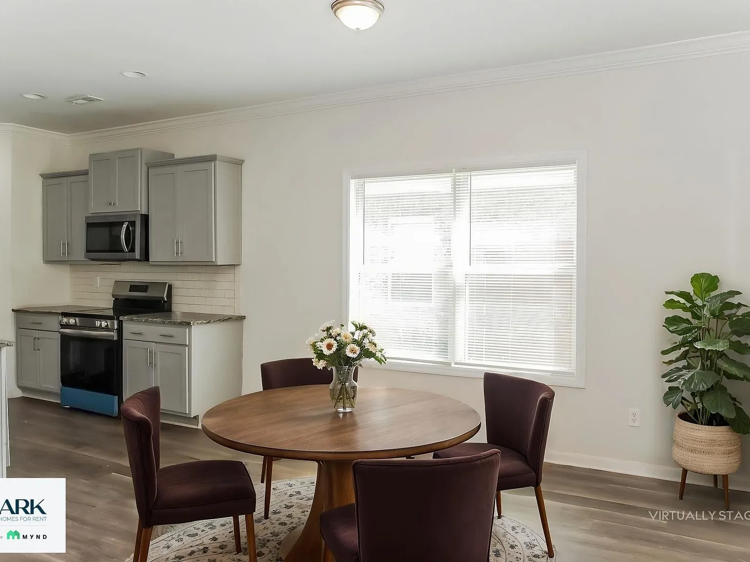 5 bed, 3.5 bath, 3596 sqft, $2,199 — Photo 3