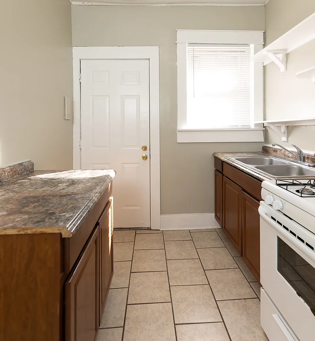 Hawthorne Apartments — Photo 2
