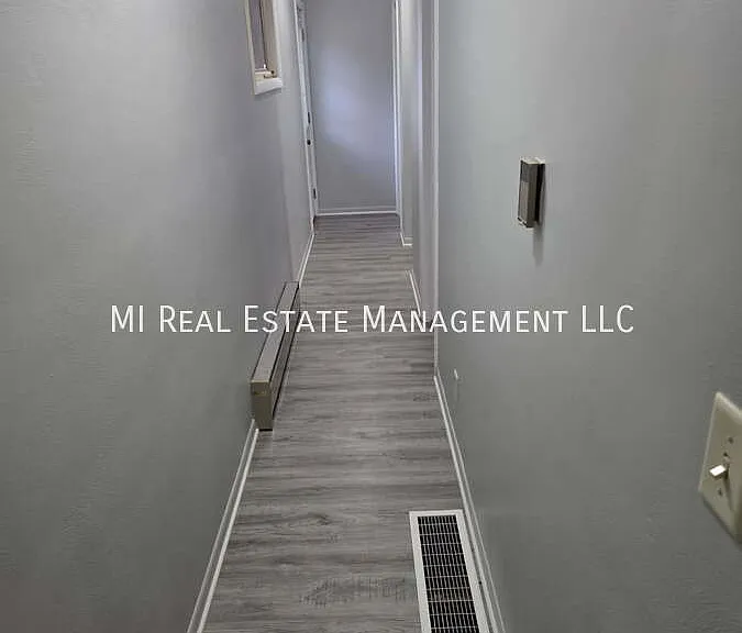 221 W 29th St — Photo 8