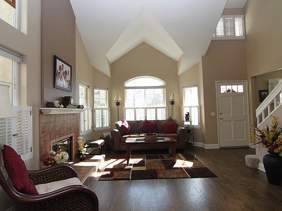 3rd image of 9 Saint Moritz St