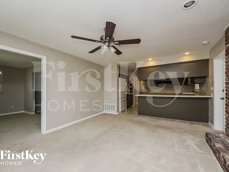504 Saint Dunstan Way — Photo 7