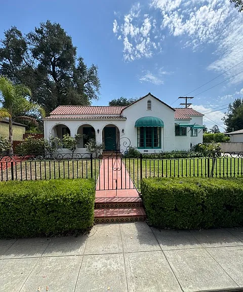 1562 N Mar Vista Ave — Photo 1