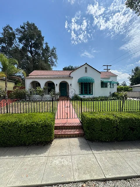 1562 N Mar Vista Ave