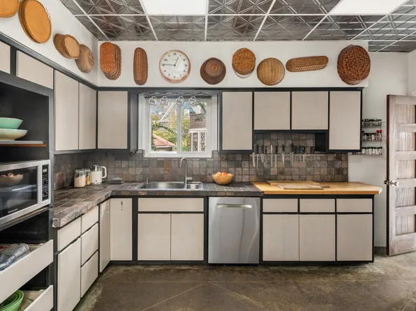 51 Dekoven Court image 10 of 31