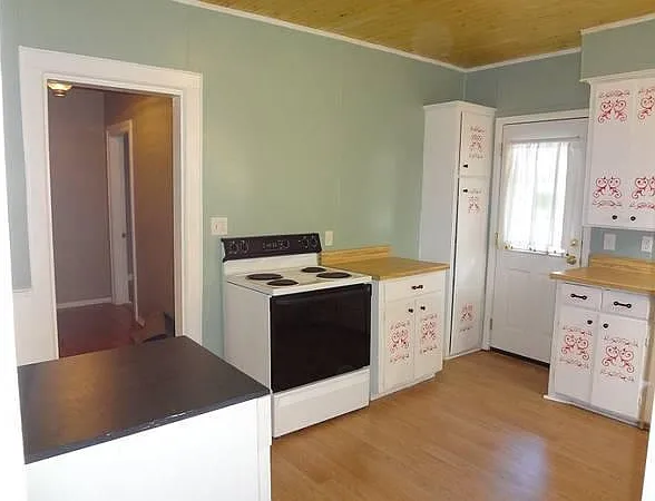 1385 W Michigan Ave #BELLA VISTA FARMHOUS — Photo 2