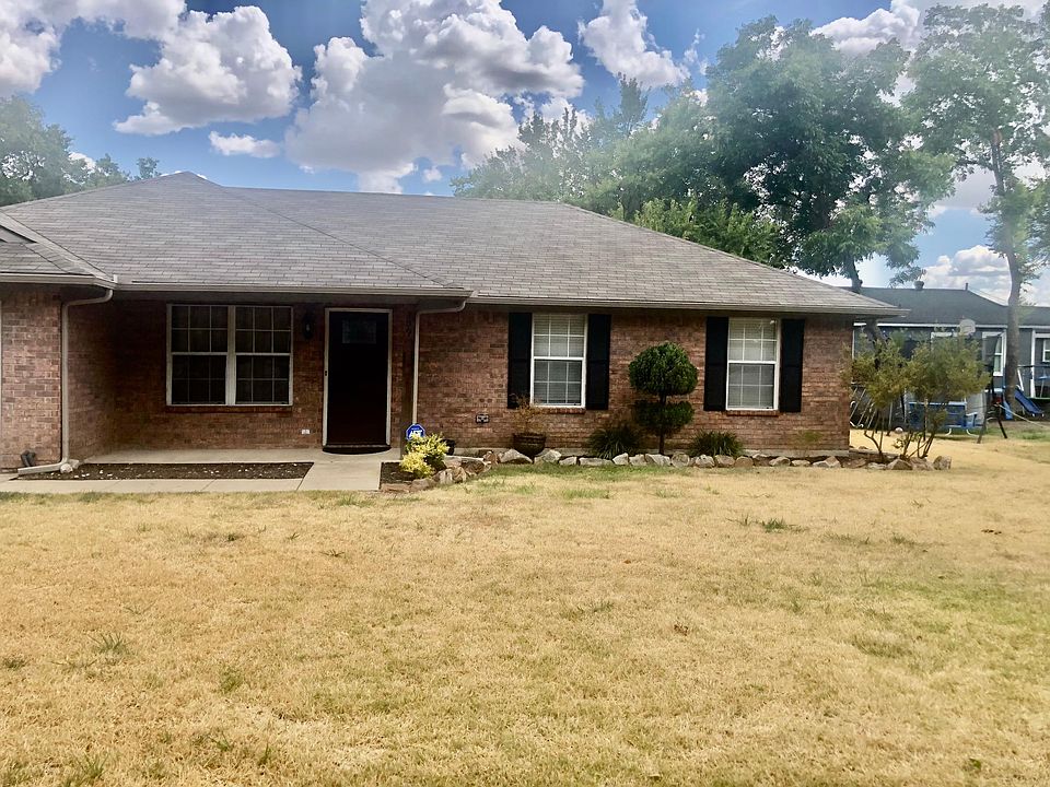 1st image of 209 E Gail Ln