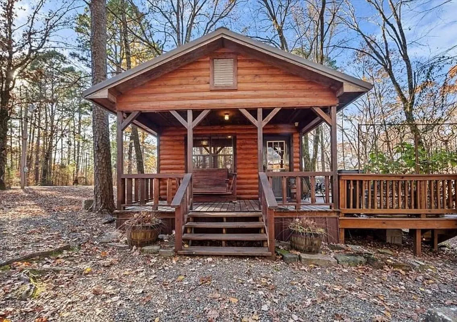 Cozy King Cabin Near Broken Bow Lake — Photo 1