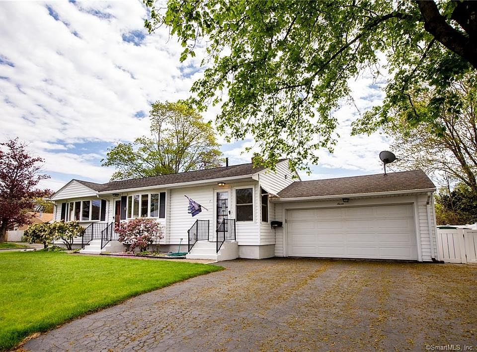 1st image of 7 Dobson Dr