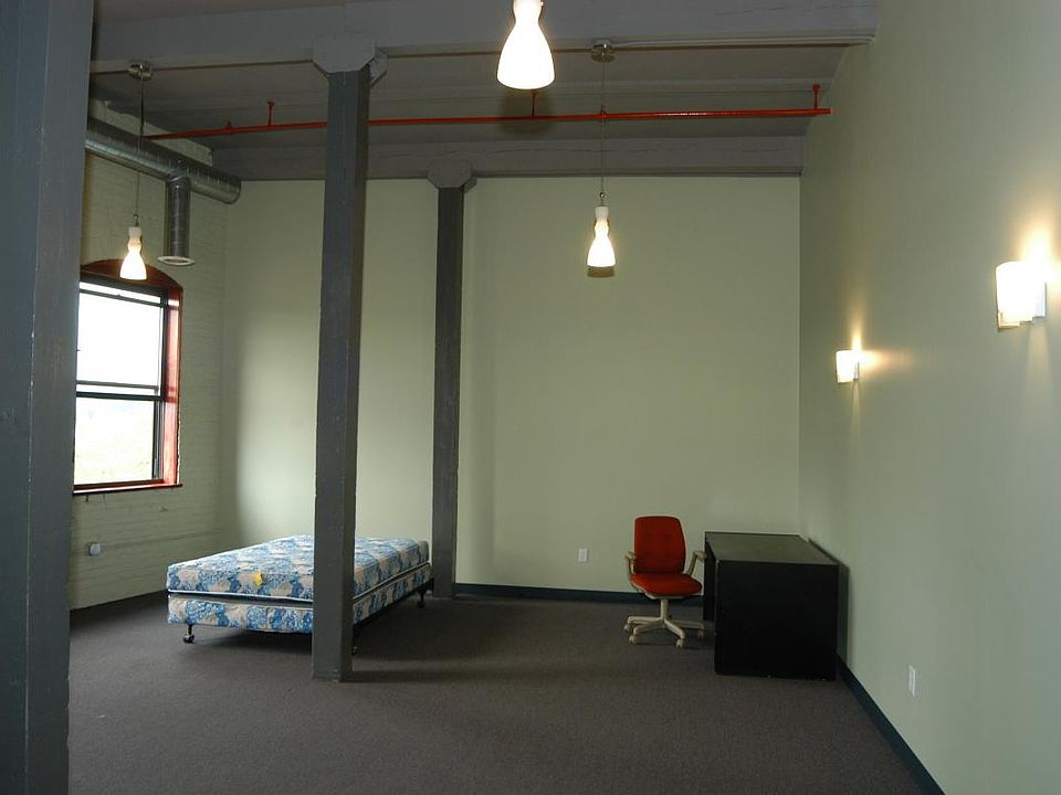 2nd image of 15 Charles St APT 3C