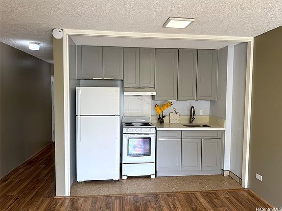 3rd image of 2345 Ala Wai Blvd APT 1015