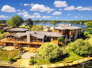 4190 Aquarina St, Waterford, MI 48329