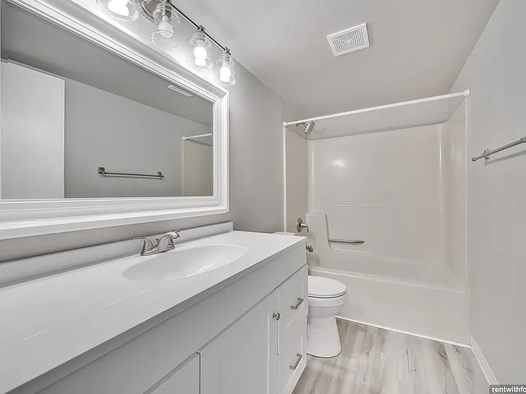 335-339 407 Southtowne Dr — Photo 90