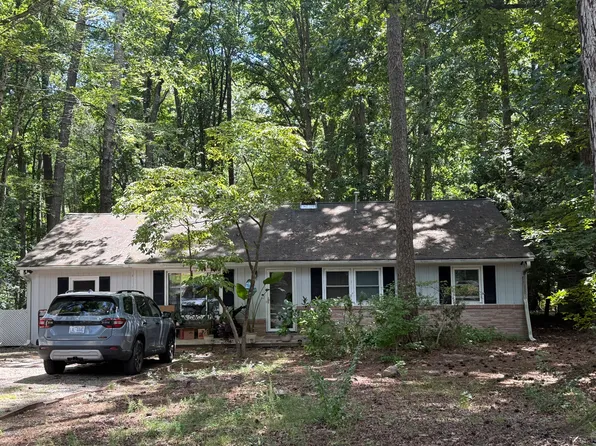 131 Windsor Cir, Chapel Hill, NC 27516