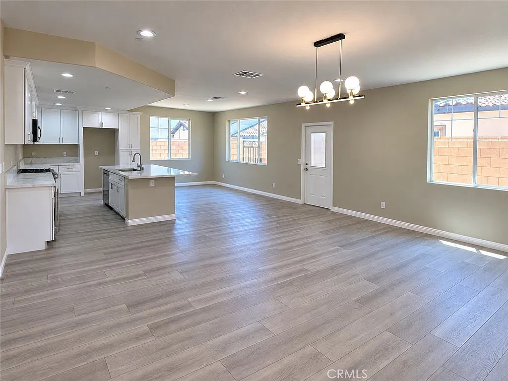 18281 Montgomery Ave — Photo 2