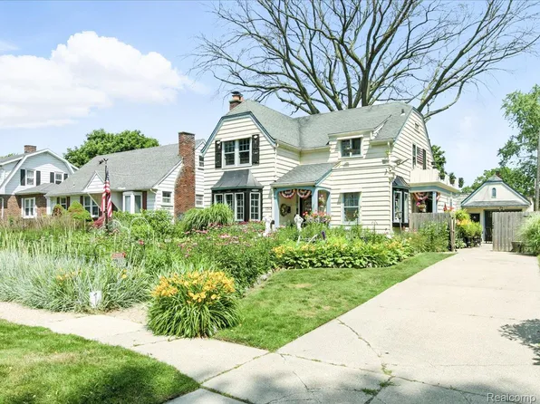 1313 Wall St, Port Huron, MI 48060