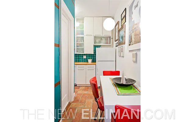 Sold by Douglas Elliman | media 18