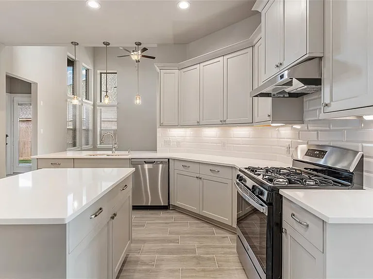 4207 Maple Glen Dr — Photo 15