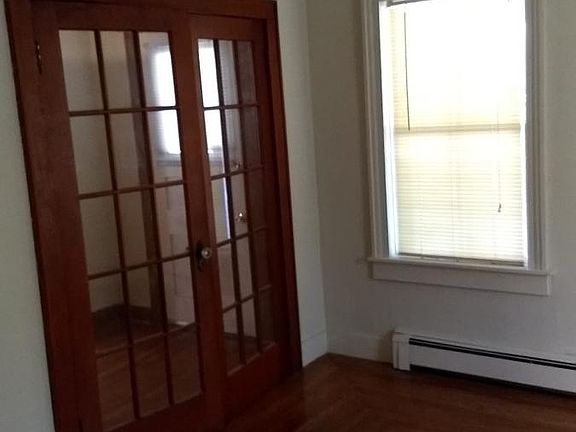 4th image of 117 Vernon Ave #1