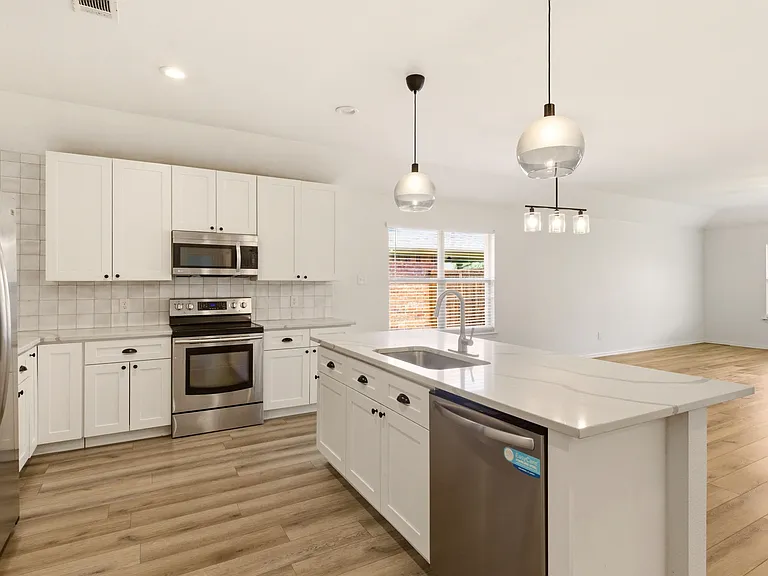 2201 Willow Creek Dr — Photo 6