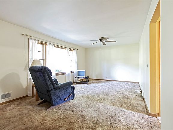 2nd image of 201 Lanford Ln