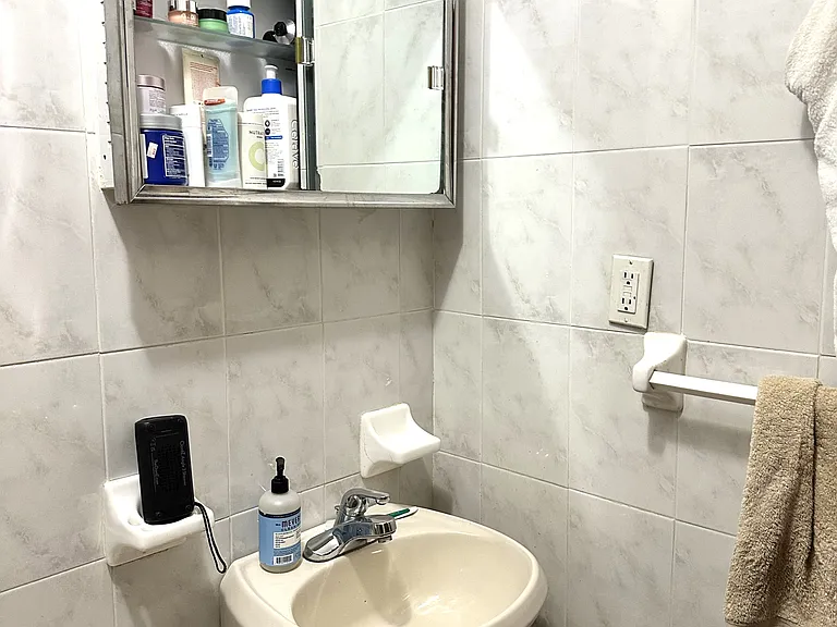 14 Willoughby Ave #3 — Photo 16