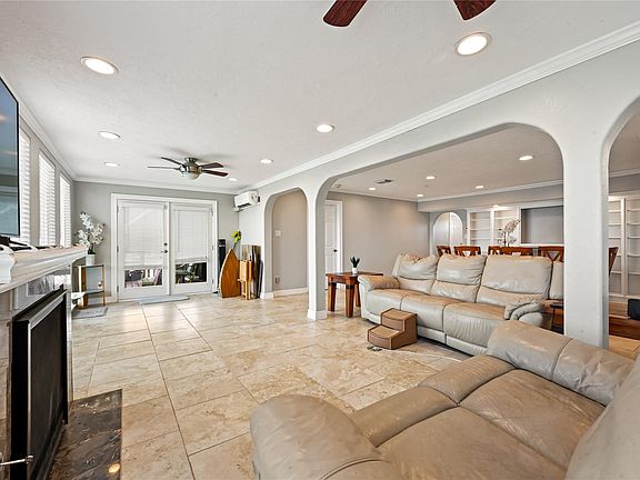 5th image of 937 5th St