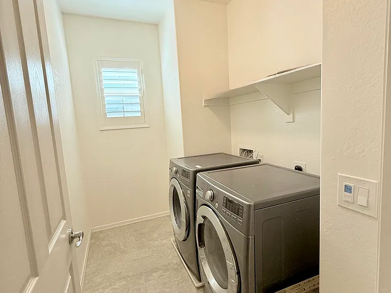 2366 W Gloria Ln — Photo 28