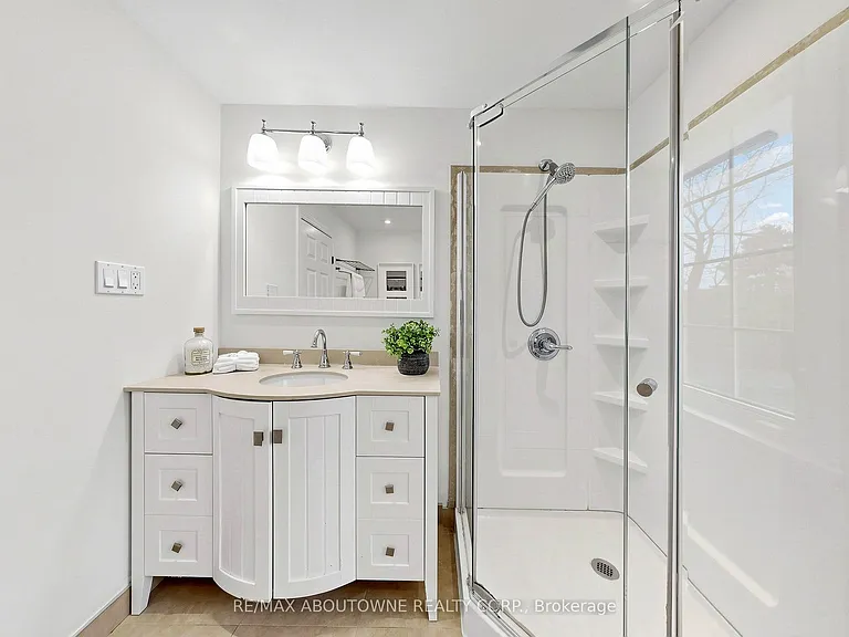 1316 Cambridge Dr — Photo 36