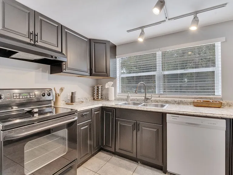 415 S Hyer Ave #B — Photo 25