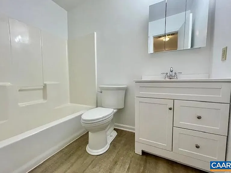 943 Rives St — Photo 10