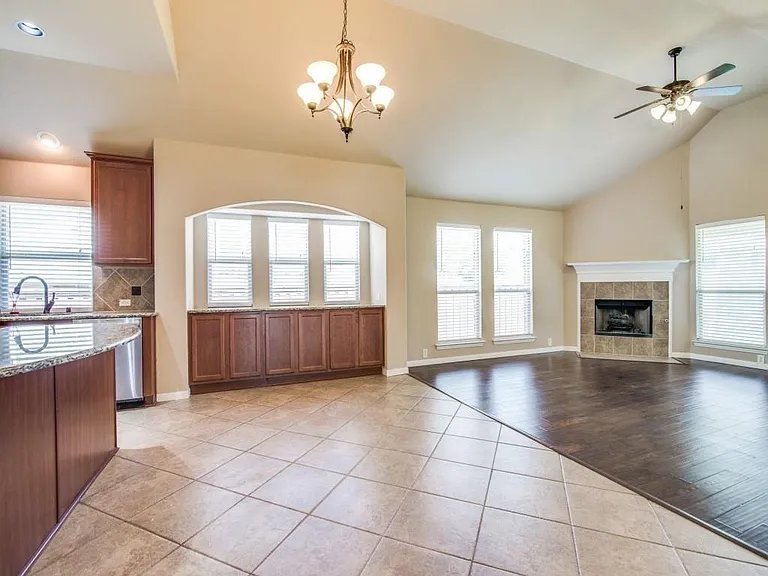 1410 Cedar Ridge Dr — Photo 3